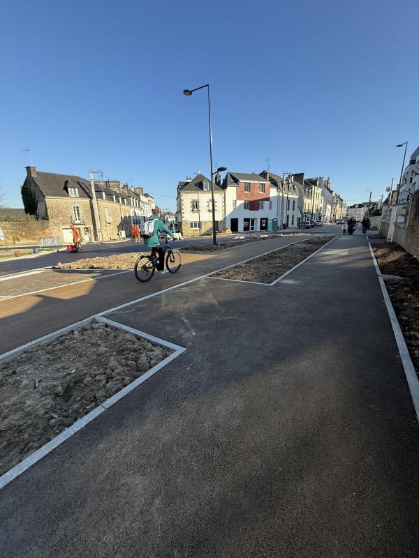 Trottoir, piste cyclable, chaussée : à chacun son couloir.