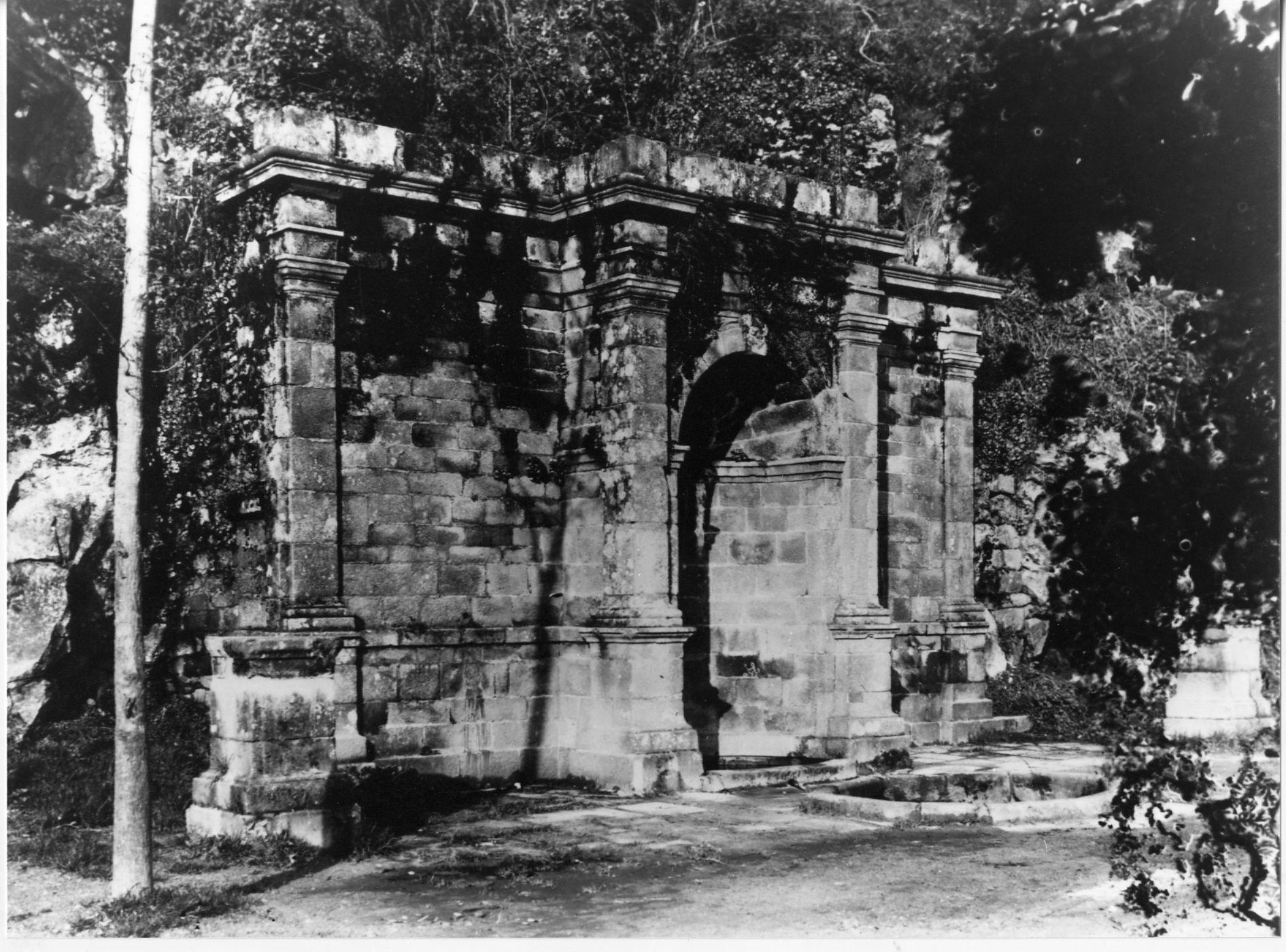 La fontaine Chazelles à Auray 