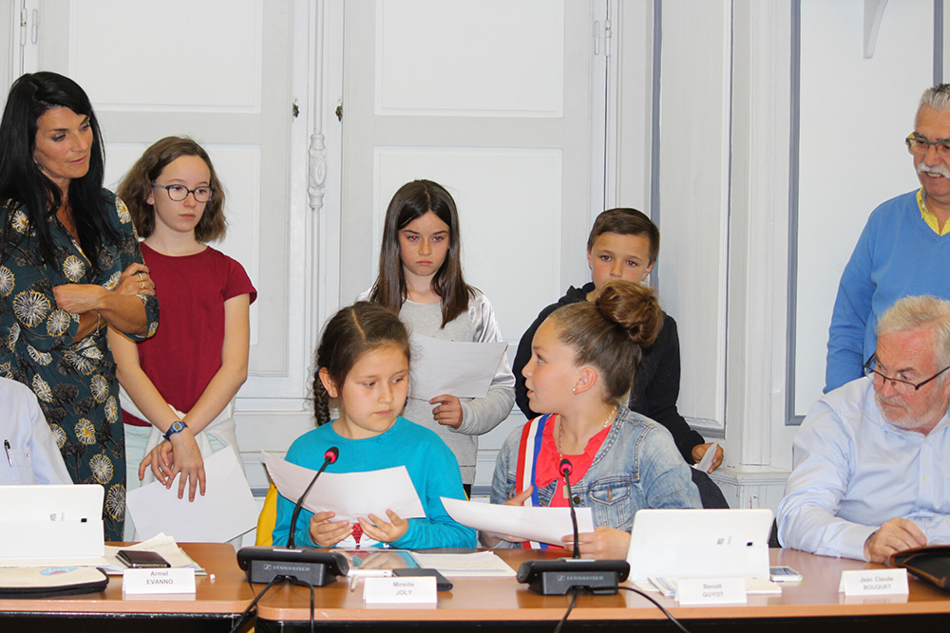 Auray : les représentants des trois commissions du CME présentent leurs projets à leurs aînés en séance du conseil municipal le 30 avril 2019. Auray : les représentants des trois commissions du CME présentent leurs projets à leurs aînés en séance du conseil municipal le 30 avril 2019.